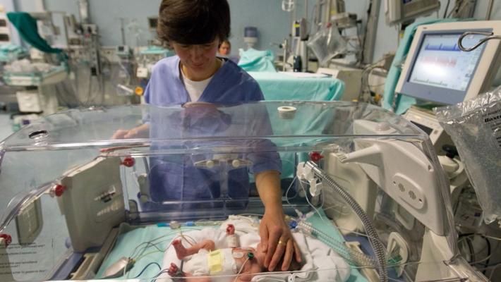 Baccanelli:  bimbo nasce in auto