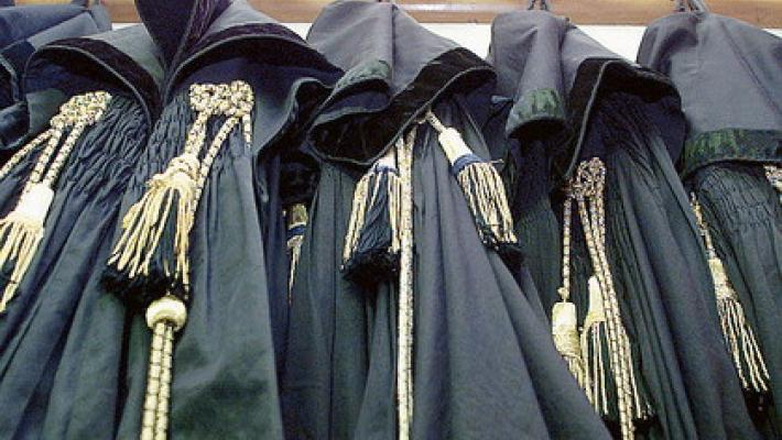 Molestie durante le prove in teatro: le attrici accusano un regista e vincono al tribunale del lavoro 