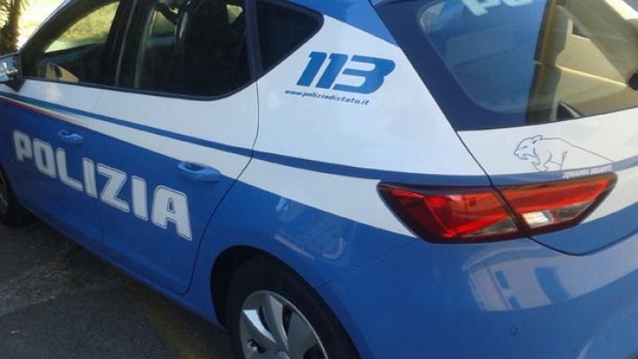  Liceale accoltellato davanti a scuola, si cerca l'aggressore