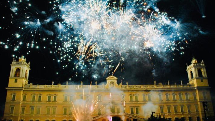 Niente botti:  fontane «d'artificio»  per lo show in Reggia