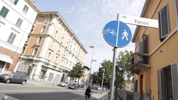 Via Trento, ore 2.45: rissa con accoltellamento finale