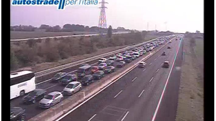 Traffico da bollino rosso, incidente a Fiorenzuola e cantieri: domenica di rallentamenti in A1 e A15