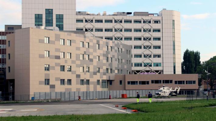 Bimba di 9 anni si ustiona con l'acqua bollente, ricoverata a Parma: è grave