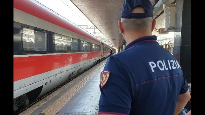 Una coppia 'dimentica' il bimbo di 2 anni sul treno