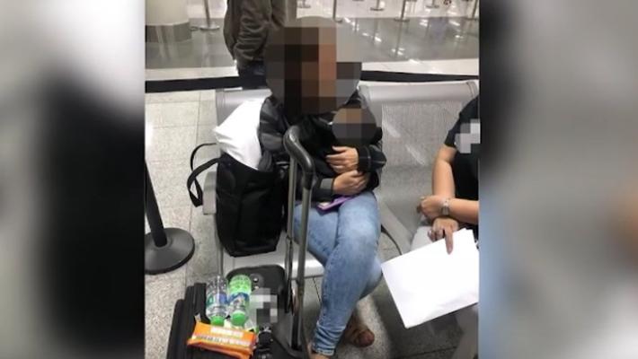 Donna con bebè di 6 giorni nascosto in valigia, arrestata