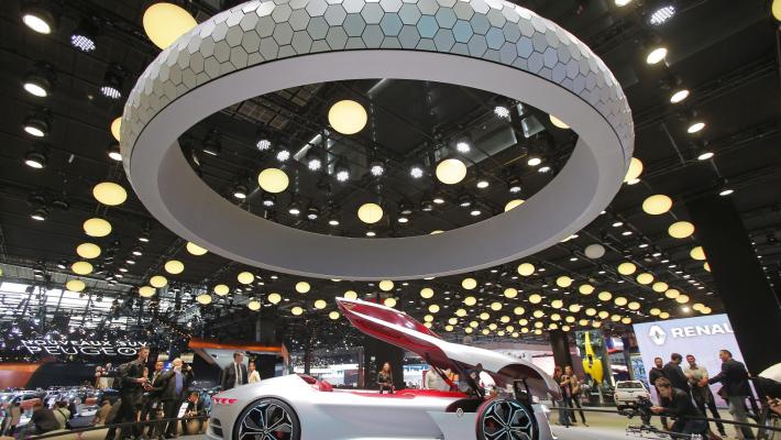 La «scossa» di Parigi Il futuro sarà elettrico