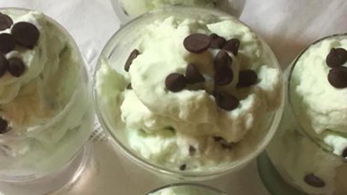 Crema alla menta. Buona come dessert  o per la cheesecake