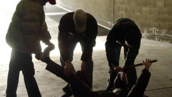 Picchiano e derubano coetanei: 14 arresti nel Bresciano