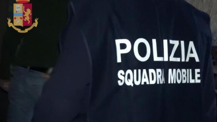 Ricercato da tempo per spaccio,  preso mentre stava facendo l'esame di guida per la patente