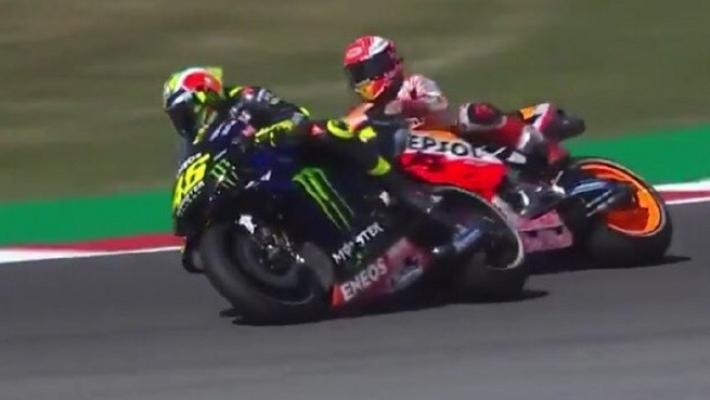 Valentino Rossi-Marquez, polemiche dopo lo scontro sfiorato
