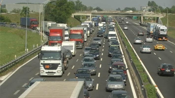 Incidente in A1, direzione Sud: 6 chilometri di coda tra Fiorenzuola e il bivio con l'A15 