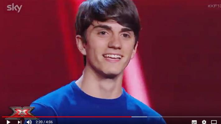 Emanuele Crisanti  canta  Carote e diventa un tormentone -  Video 