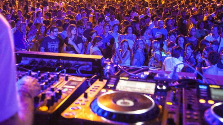 Spray al peperoncino alla discoteca milanese Hollywood, due contusi