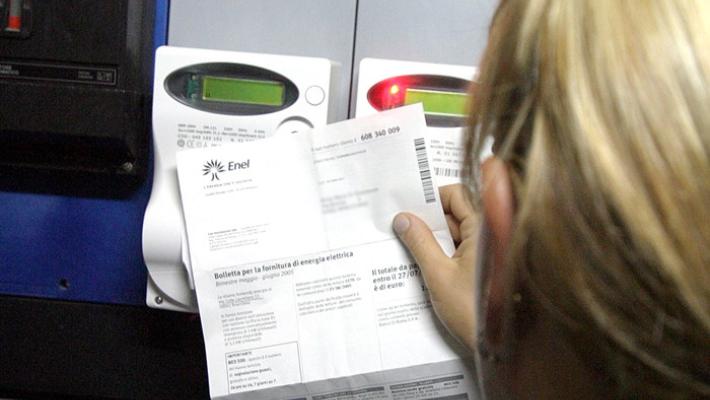 Tariffe: da ottobre  aumentano le bollette della luce (+2,6%), e del gas (+3,9%) 
