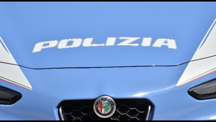 Un 20enne del Mali aggredisce e picchia due persone: arrestato