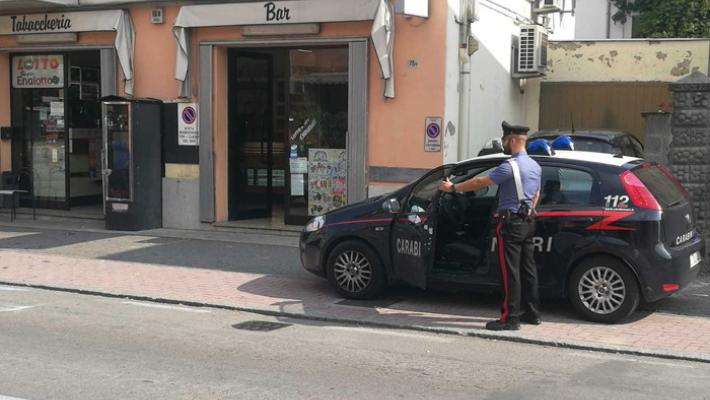 Una 34enne colpisce un uomo alla testa poi aggredisce i carabinieri: arrestata
