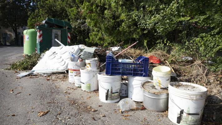 Via Po, quando il parcheggio diventa discarica 