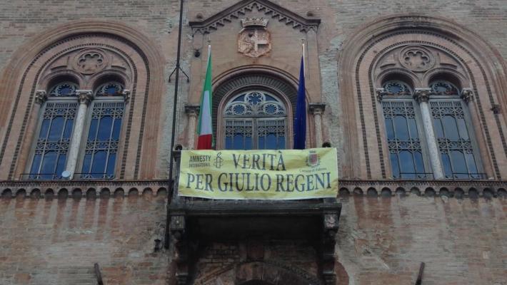 La Lega chiede di togliere lo striscione per Regeni, Massari: "No, resta dov'è"