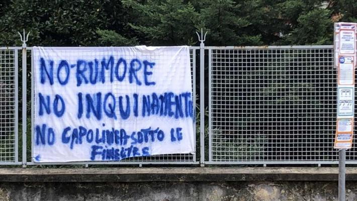Protesta in via Pelacani contro il capolinea del 15