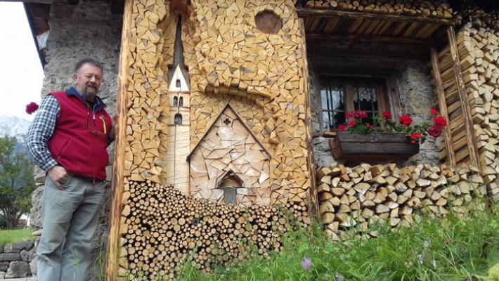 Svelato il 'mistero' del bassorilievo che spopola sui social