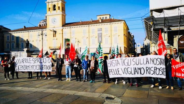 Centro XXV aprile: la protesta, 32 lavoratori a rischio