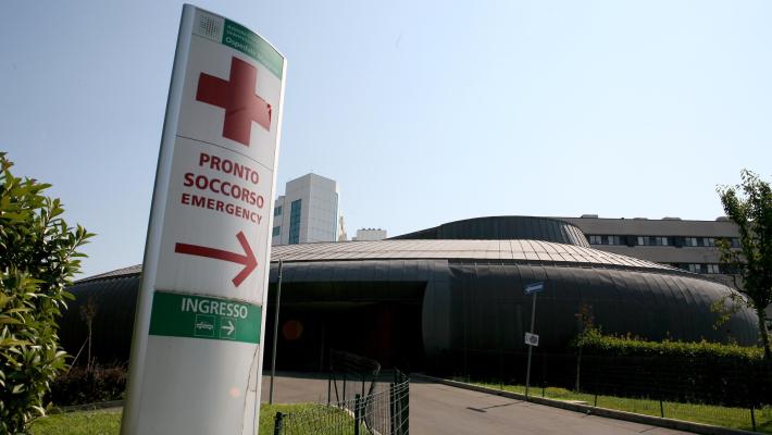 Pedone investito in via Toscana: trasportato al Maggiore