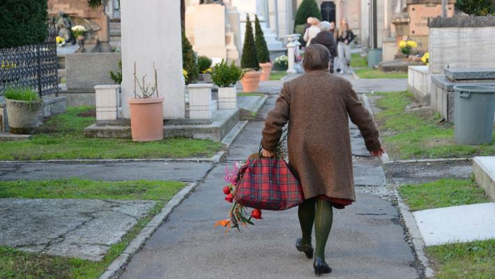 Cimiteri: orari di apertura e modifiche alla viabilità per il ponte