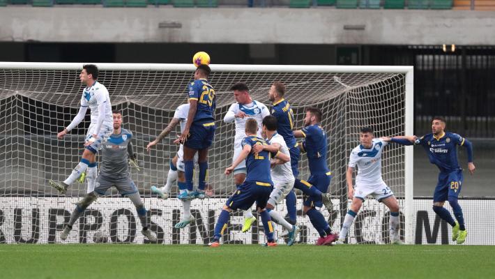 Milan battuto in casa dalla Lazio.   Tris dell'Udinese con il Genoa, Verona-Brescia 2-0 - Risultati e classifica