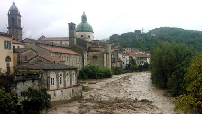 Maltempo: a Zeri esonda il torrente  Fiume, a Pontremoli monitorata la piena del torrente Verde
