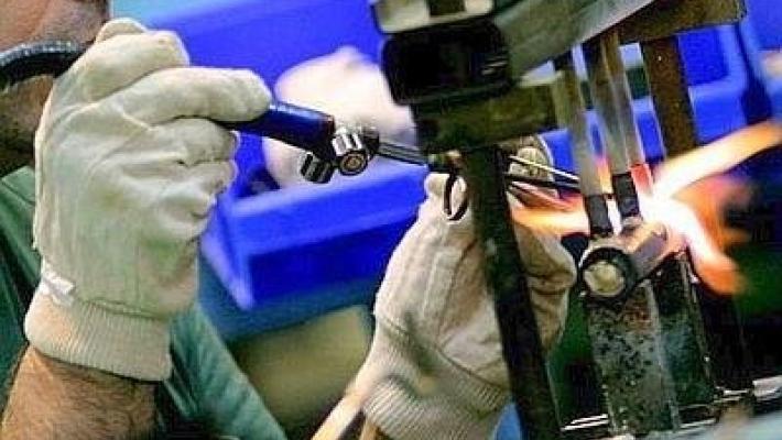 Scende la produzione industriale, a settembre -2,1% su base annua