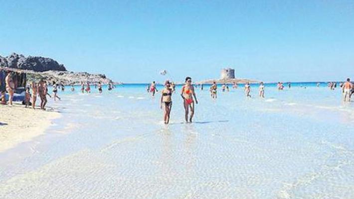 Spiaggia Pelosa a numero chiuso da giugno,via a prenotazioni