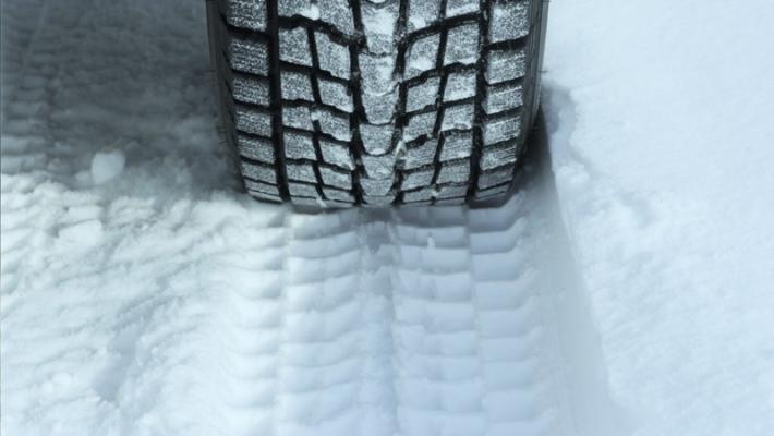 Dal 15 novembre obbligo di gomme invernali o catene a bordo sulle strade con ordinanza