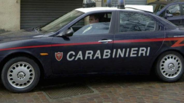 Cinisello Balsamo, distribuisce volantini con le foto intime e numero di telefono della ex sotto la casa della donna: per lui arriva il divieto di avvicinamento