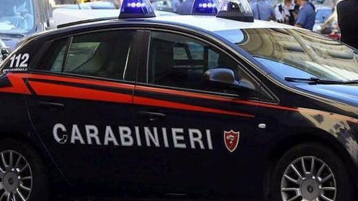 Teneva segregati 43 operai in nero, arrestato un imprenditore