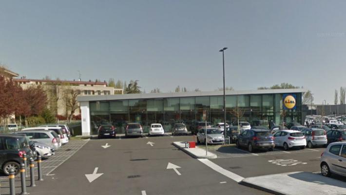 Fuga di gas al Lidl di via Venezia: clienti e personale evacuati.