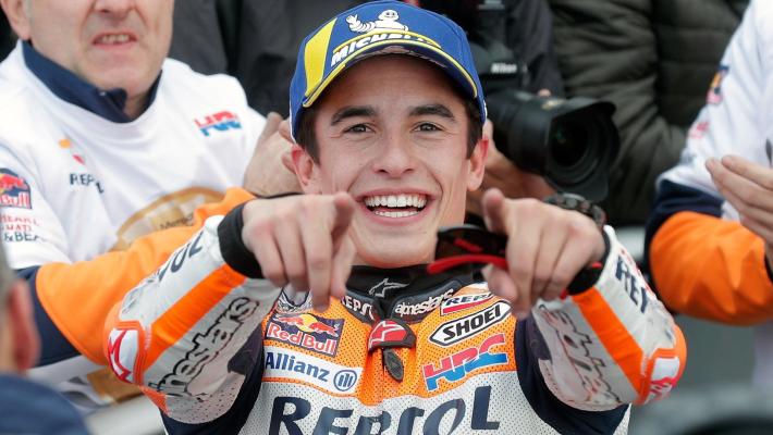 Marquez incontentabile, vince anche a Valencia 