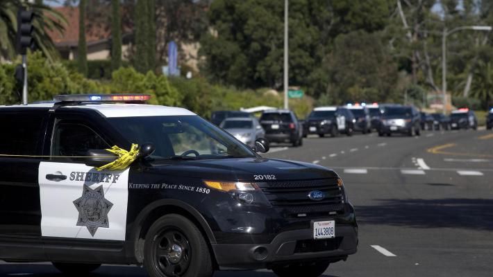 California, entra in giardino e fa strage al party, 4 morti 
