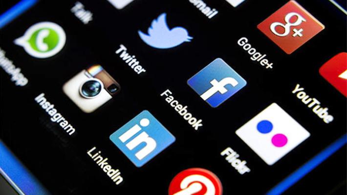 Ruba la foto da un altro profilo social per sedurre le donne 