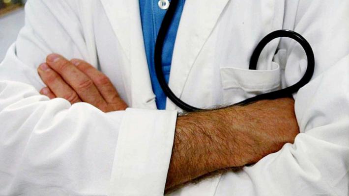 Sesso per curare il papilloma: per il giudice è "assurda ma non è violenza". Medico ai domicilari