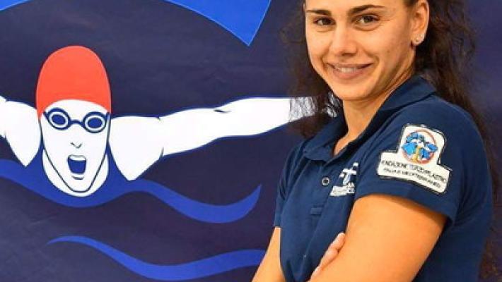 50 farfalla S5: Giulia Ghiretti sale sul tetto del mondo
