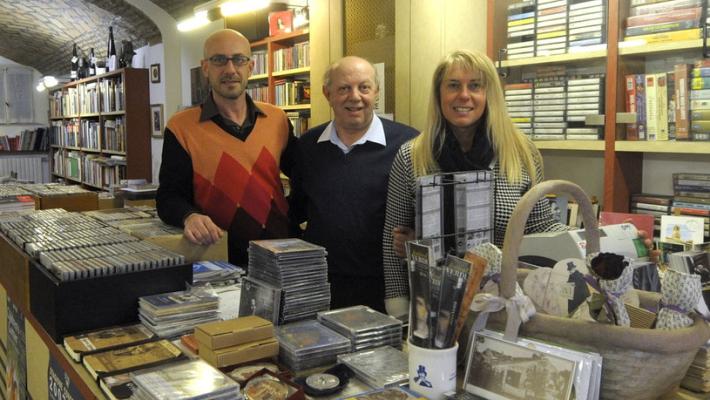 Addio a Giuseppe Azzali, editore della lirica