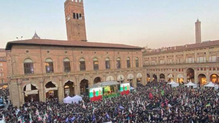 Regionali, Pizzarotti a Bologna: sto con Bonaccini