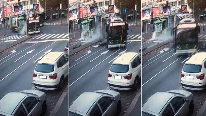 Scontro filobus-camion dei rifiuti: morta una donna  - Il video dello scontro