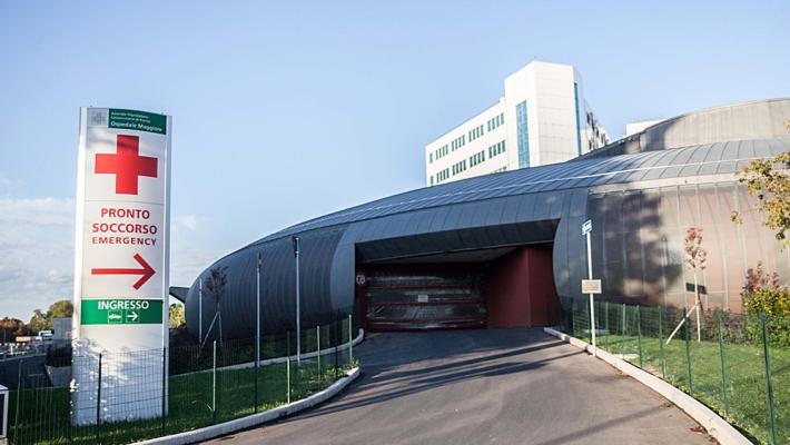 Serata di paura e tensione al pronto soccorso: 41enne ubriaco colpisce gli arredi e d&agrave; in escandescenza