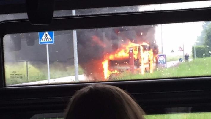 Incendio a Viarolo: distrutto un bus 