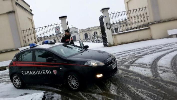 Violenza sessuale: aggredisce anziana a cimitero, arrestato