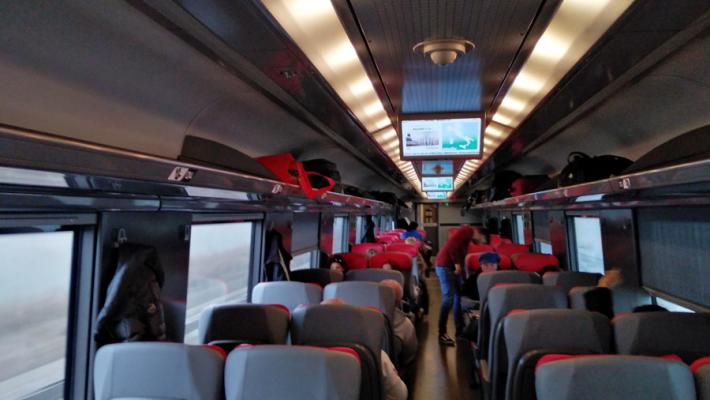 Capotreno difende una donna aggredita dal compagno e viene picchiato