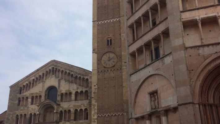 Venerdì ore 19.30: armato di spranga colpisce i portali di Duomo e Battistero. Rintracciato e denunciato