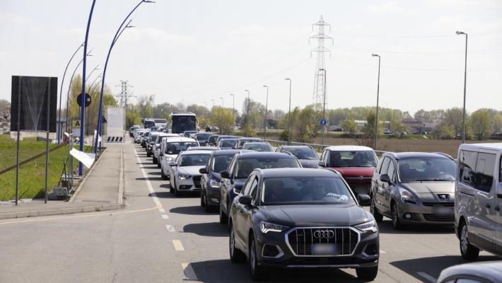 Incidente in via Colorno, questa mattina lunghe file e traffico in tilt