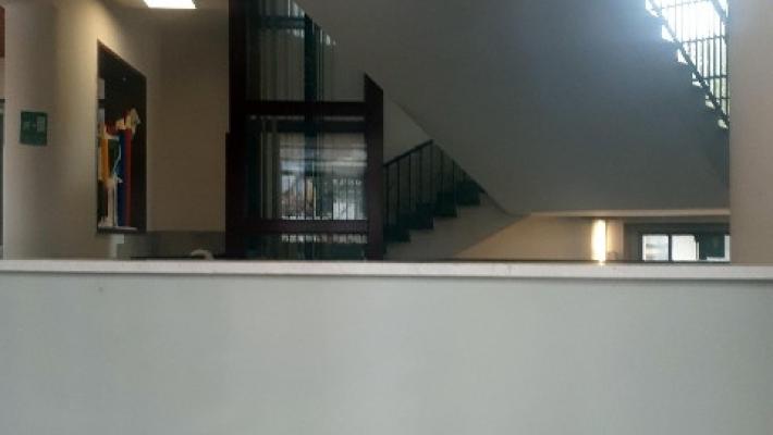 Bimbo precipitato a scuola a Milano: indagate due maestre e una bidella